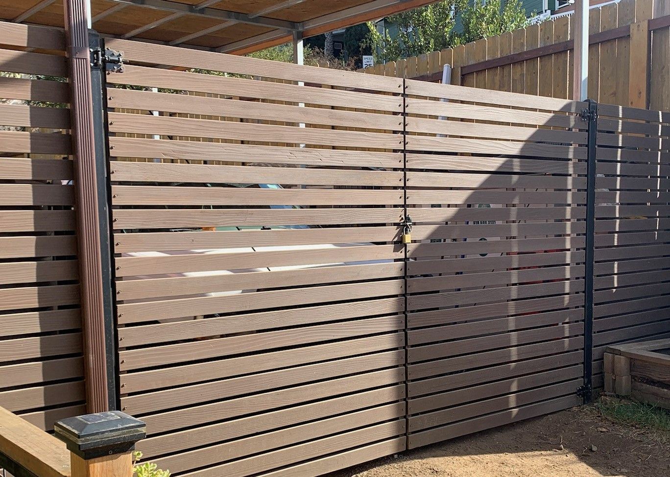 Horizontal slat gate